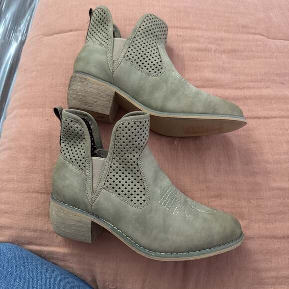 Altar'd State - Picture 2 of 5